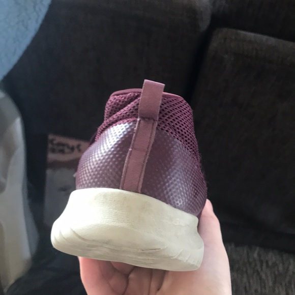 Maroon tennis shoes/ Skechers - Picture 4 of 4